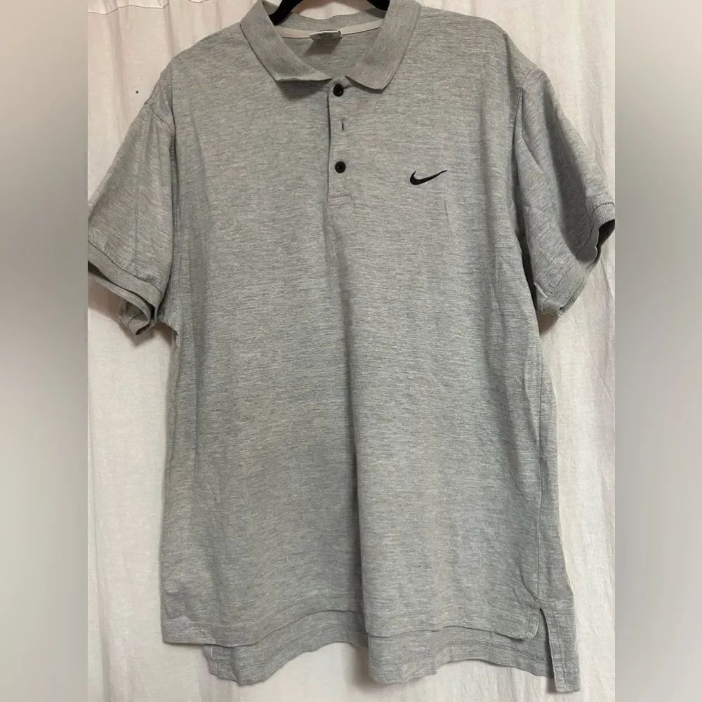 Men’s Large Nike short sleeve polo 3 black button logo on front